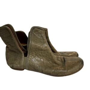 Fugu Malibu Distressed Leather Flat Ankle Boot Olive Green Casual Shoes Size 6.5